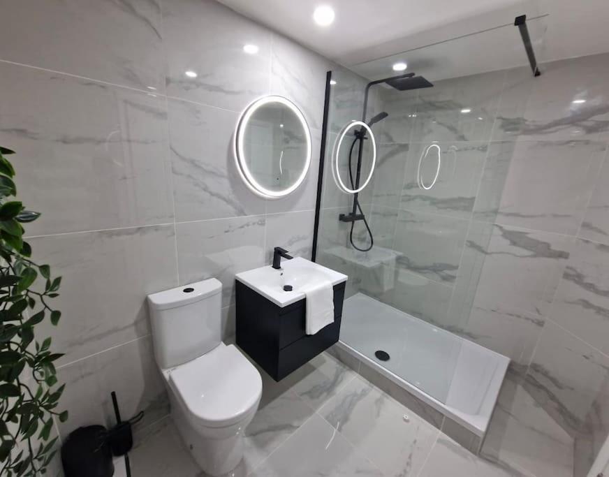 Contemporary City Centre Flat Belfast Exterior foto